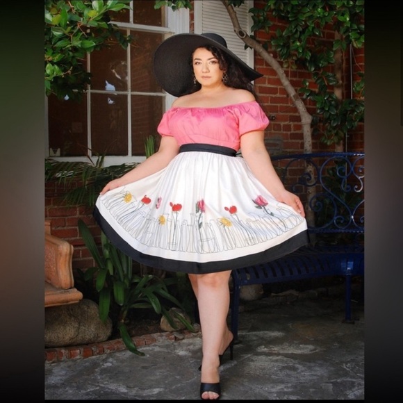 Pinup Couture Bella Skirt in Stems and Roses Print/ Black Trim - Medium - EUC - Picture 2 of 13